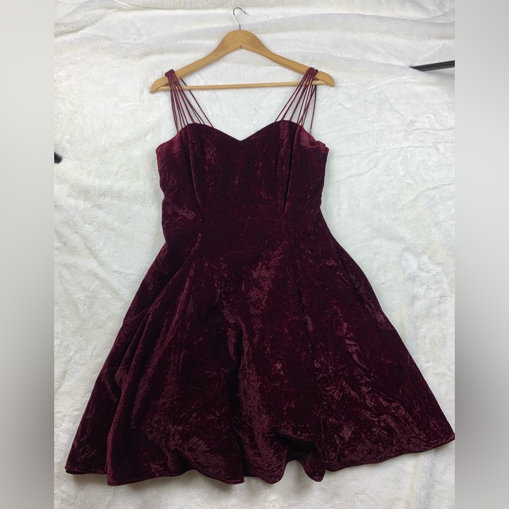 BEENA NEW YORK BURGUNDY VELVET DRESS